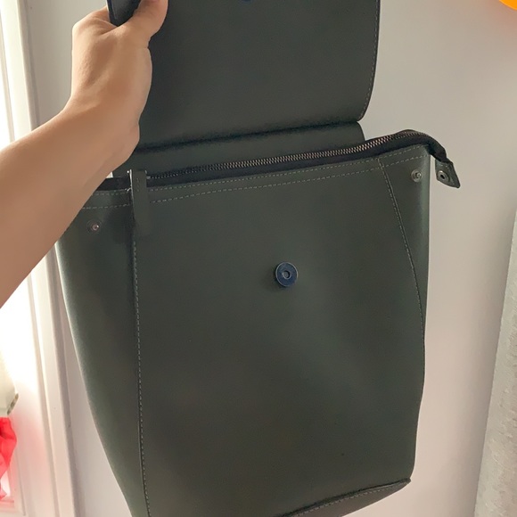 Vegan leather green backup & convertible purse - Picture 2 of 7